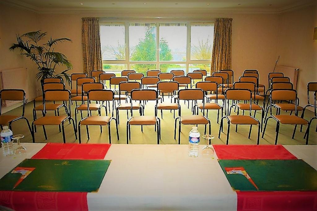 Hotel Altina Pacy-sur-Eure Εξωτερικό φωτογραφία