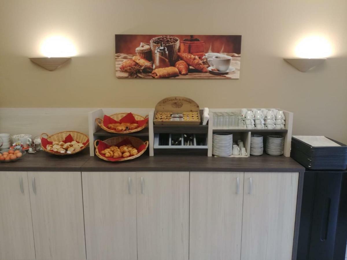 Hotel Altina Pacy-sur-Eure Εξωτερικό φωτογραφία